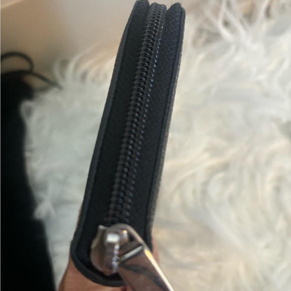 Chanel black caviar leather zippy wallet. - Picture 7 of 9